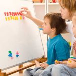 آموزش کودک با استفاده از وایت برد